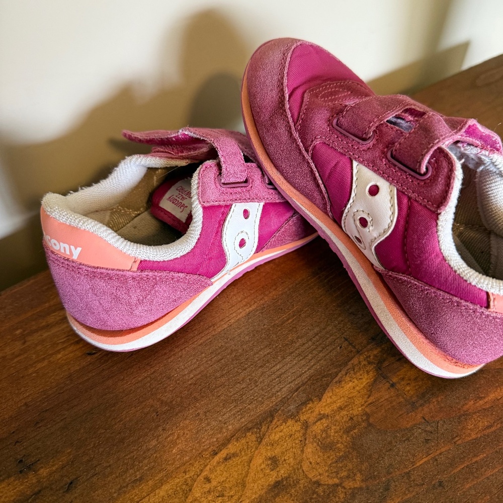 Saucony pink velcro tennis shoes